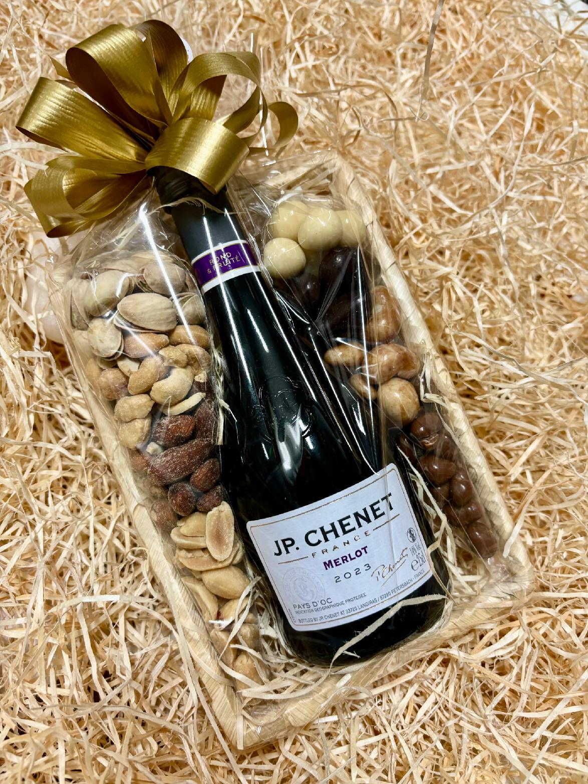 OŘECHOVÝ KOŠÍK MATYÁŠ S ČERVENÝM VÍNEM 