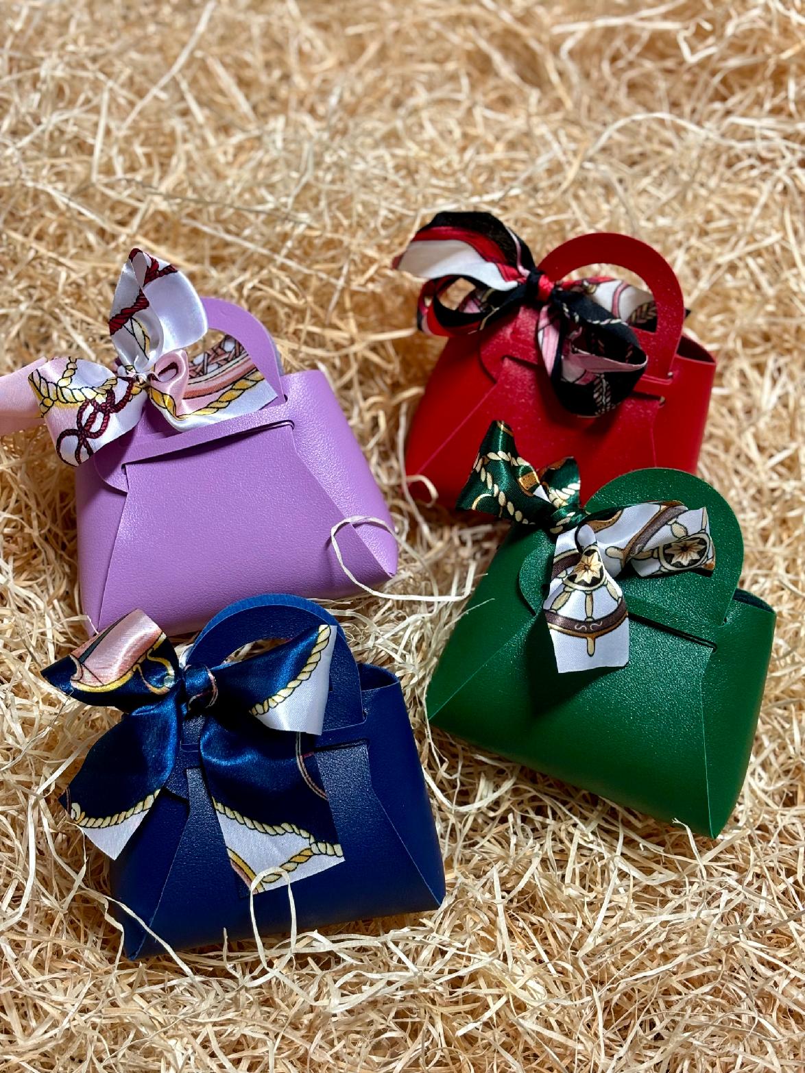 KABELKA S OŘÍŠKY - SLANÁ